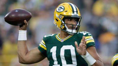 Packers' Jordan Love not worried about playing with thumb injury - ESPN