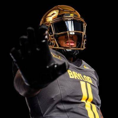 Baylor's gold chrome helmets lead best Week 1 college football uniforms - ESPN - espn.com - state Nebraska - state Wolfpack