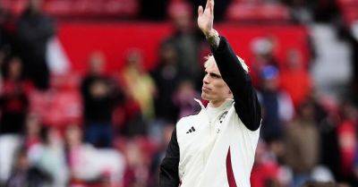 Alejandro Garnacho leaves Man Utd to sign seven-year deal at Chelsea
