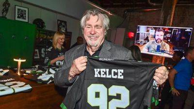 Travis Kelce - Jason Kelce - Tim Nwachukwu - Girlfriend of Travis and Jason Kelce's father dead at 74: 'Left a lasting impression' - foxnews.com - county Eagle