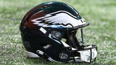 Sources: Raiders trade CB Bennett to Eagles for DL Booker IV - ESPN