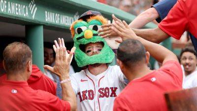 Trevor Story gets strange homer after ball hits glove, Pesky Pole - ESPN - espn.com - Jordan