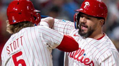 Philadelphia Phillies - Juan Soto - Pete Alonso - Kyle Schwarber - Cal Raleigh - Kyle Schwarber hits 50th home run as Phillies defeat Mets - ESPN - espn.com - New York - county Howard