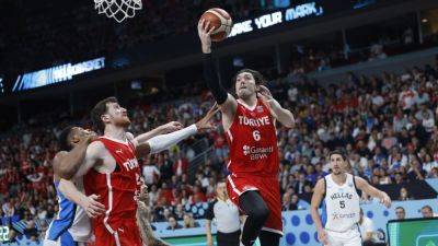 Dennis Schröder - Turkey tops Greece to reach EuroBasket final vs. Germany - ESPN - espn.com - Finland - Germany - Turkey - Slovenia - Latvia - Greece