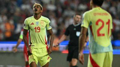Barcelona boss Flick slams Spain's handling of Yamal injury - ESPN