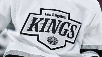 Kings' Corey Perry has knee surgery, out 6-8 weeks - ESPN