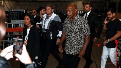 Mike Tyson - Terence Crawford - Floyd Mayweather-Junior - Tyson, Theron, Reese in attendance for Canelo vs. Crawford - ESPN - espn.com