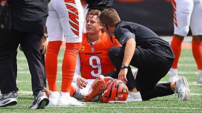 Bengals' Joe Burrow leaves game vs. Jaguars with injured toe - ESPN