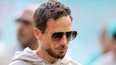 Mike Macdaniel - Mike McDaniel not worried about job security as Dolphins start 0-2 - ESPN - espn.com - county Miami - county Garden
