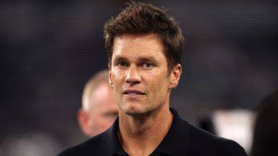 Tom Brady - Pete Carroll - Tom Brady shown in Raiders' booth wearing headset during MNF - ESPN - espn.com - Los Angeles - county Bay