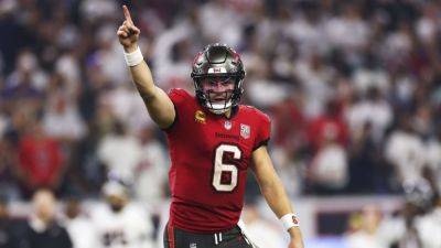 Nick Chubb - Baker Mayfield leads late drive as Buccaneers stun Texans - ESPN - espn.com - county Miller - county Baker - county Bay