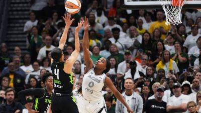 Becky Hammon - Jewell Loyd - Jackie Young - Storm snap Aces' 17-game win streak, force deciding Game 3 - ESPN - espn.com - Los Angeles