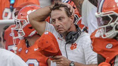 Dabo Swinney - Swinney emotional after 'painful' loss drops Clemson to 1-3 - ESPN - espn.com - Georgia - state North Carolina