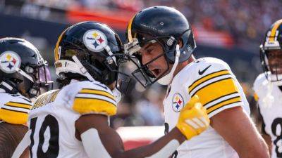 Brett Favre - Aaron Rodgers - Bay - Drake Maye - Pittsburgh's petty jabs, Browns' cheese post top NFL Week 3 trolls - ESPN - espn.com