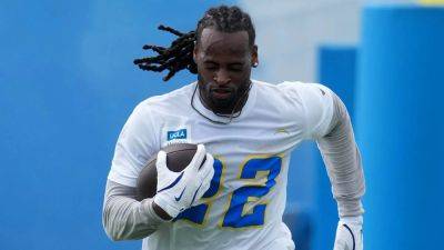 Denver Broncos - Justin Herbert - Jim Harbaugh - Caleb Williams - David Becker - Nick Wright - Kirby Lee - Chargers' Najee Harris suffers gruesome injury in game vs Broncos - foxnews.com - Los Angeles - county Harris - county Baker - county Bay