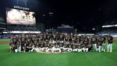 Padres clinch playoff berth with walk-off win vs. Brewers - ESPN