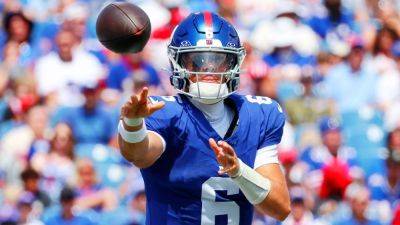 Sources: Giants to bench QB Russell Wilson, start Jaxson Dart - ESPN