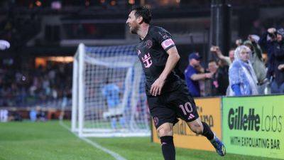 Lionel Messi's brace helps Inter Miami clinch playoff spot - ESPN