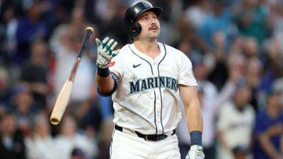 Roger Maris - Philadelphia Phillies - Ken Griffey-Junior - Kyle Schwarber - Cal Raleigh - Cal Raleigh hits 59th, 60th home runs as Mariners clinch AL West - ESPN - espn.com - Usa - New York - Los Angeles - state Colorado - county Gordon