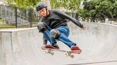 Tony Hawk skateboard from first-ever 900 sells for $1.15M - ESPN