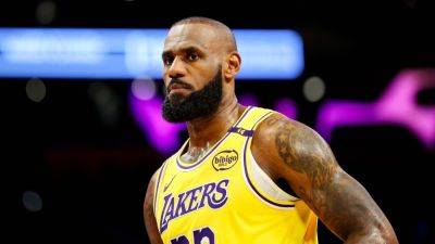 Lakers leave future up to LeBron James, extend coach JJ Redick - ESPN