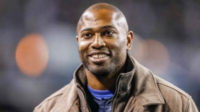Trump - Kirby Lee - Lindsey Wasson - Ex-NFL MVP Shaun Alexander reveals he's expecting 14th child with wife - foxnews.com - Usa - Los Angeles - state Arizona - county Adams - county Kay