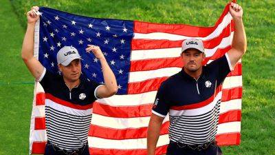 Rory Macilroy - Bryson Dechambeau - Ryder Cup - Justin Thomas - Peter Casey - Bryson DeChambeau, Justin Thomas drape USA flag on first tee as fans sing national anthem at Ryder Cup - foxnews.com - Usa - New York