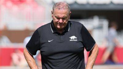 Arkansas fires coach Sam Pittman, names Bobby Petrino interim - ESPN - espn.com - county Day - state Tennessee - state Alabama - state Arkansas