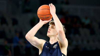 Australian basketball player fractures back after backboard crashes down during practice - foxnews.com - Australia - state Nebraska
