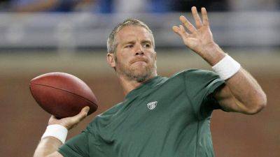 Brett Favre - Bay - Sage Steele - Ford Field - Brett Favre opens up on harrowing battle with Parkinson's disease - foxnews.com - Usa