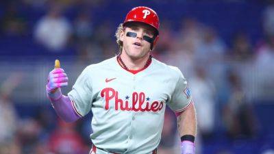 Phils, Marlins rally around young fan after HR ball was taken away - ESPN