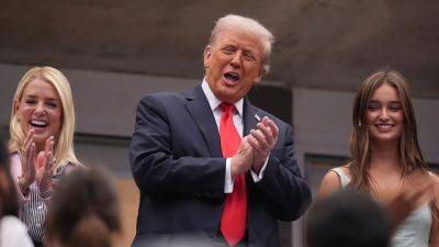 Rafael Nadal - Carlos Alcaraz - U.S.Open - Donald Trump - Seth Wenig - Trump receives mix of applause, boos during US Open appearance - foxnews.com - Usa - New York - county Arthur - county Ashe