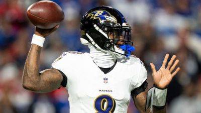 Deandre Hopkins - Lamar Jackson shoves fan in retaliation during Ravens' loss - ESPN - espn.com - state New York - county Park