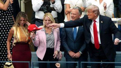 Carlos Alcaraz - Donald Trump - Trump signs autographs for tennis fans before leaving US Open - foxnews.com - Usa - New York - county Arthur - county Ashe - county Queens - area District Of Columbia