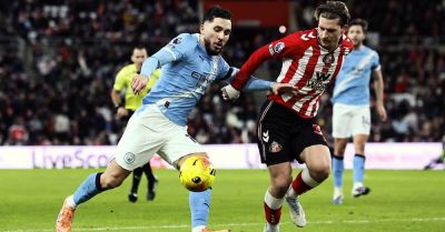 Manchester City held at Sunderland to sit four points adrift of Arsenal