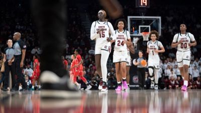 UConn tops, Gamecocks hit No. 2 in big AP women's poll shuffle - ESPN