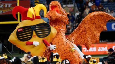 Best of 2025 college football bowl games: Mascots, mayhem, more - ESPN