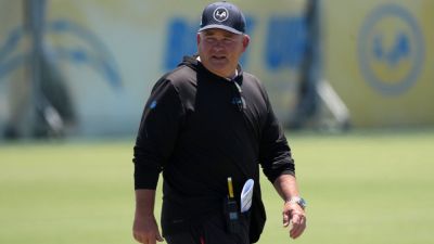 Chargers fire OC Greg Roman, OL coach Mike Devlin - ESPN