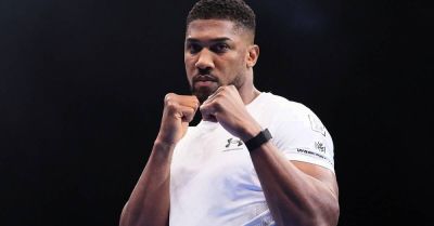 Anthony Joshua returns to the gym following car crash