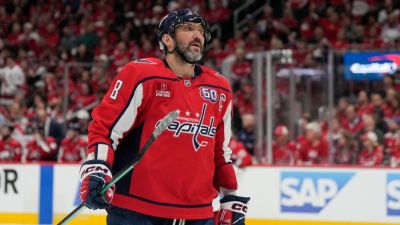 Caps GM says Ovechkin future talk will 'have to wait' amid playoff push - ESPN