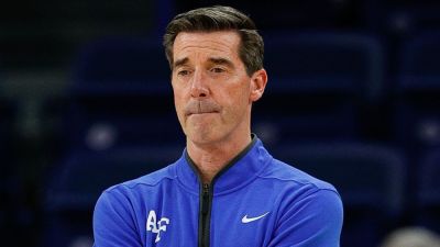 Air Force suspends coach Joe Scott amid player treatment inquiry - ESPN