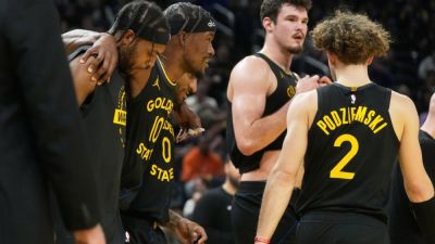 Sources: Warriors' Jimmy Butler tears ACL, ending season - ESPN