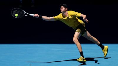 Australian Open live: Sinner loses first set to little-known American - ESPN