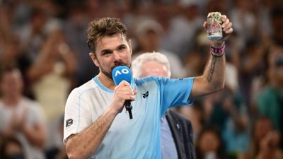 Stan Wawrinka toasts with beer in Australian Open farewell - ESPN