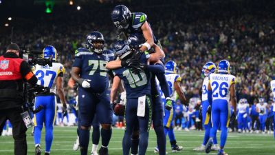 Super Bowl 60 odds, betting notes: Seahawks favored over Patriots - ESPN