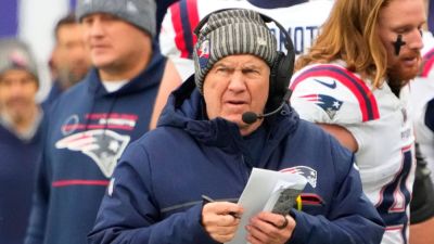 Mahomes, Watt sound off on Bill Belichick missing first-ballot HOF nod - ESPN