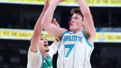 Knueppel, Hornets overcome Flagg, Mavs in rookie showdown - ESPN