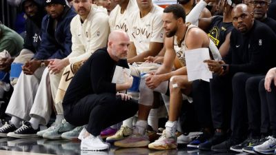 Stephen Curry exits Warriors' loss with right knee soreness - ESPN