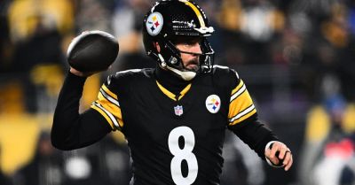 Aaron Rodgers - Trevor Lawrence - Aaron Rodgers throws late touchdown pass to send Steelers into play-offs - breakingnews.ie - Washington - New York - county Eagle - Los Angeles - state Arizona - state Minnesota - state Tennessee - county Bay