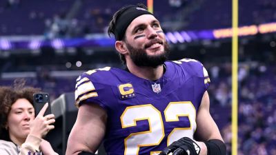 Aaron Jones - Kevin Oconnell - Bay - David Berding - Vikings' Harrison Smith, CJ Ham get emotional in speech to teammate as retirement decisions loom - foxnews.com - New York - county Harrison - state Minnesota - county Smith